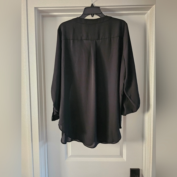 Black Relaxed V-Neck Blouse with Long Sleeves - Picture 2 of 2